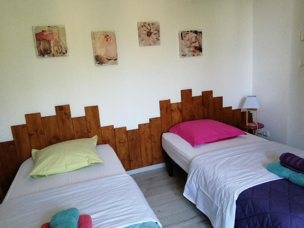 Les Dauphins, Location de Vacances à Saint-Romain-de-Jalionas