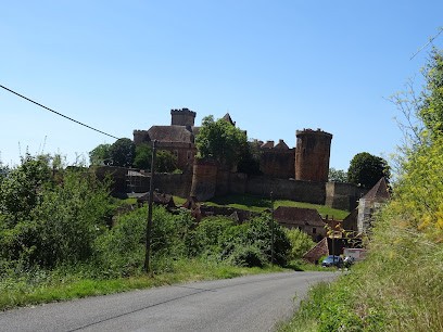 Enclos Pradal, Chambre d'Hôtes à Arpajon-sur-Cère