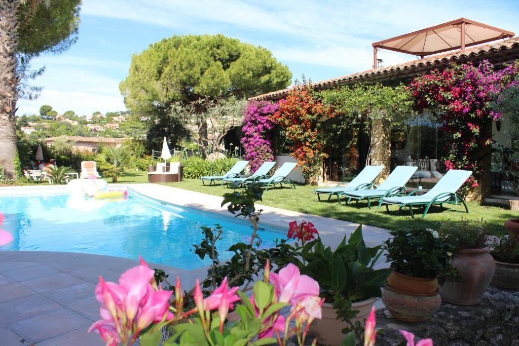 La villa Topi, Chambre d'Hôtes à Antibes