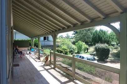 Gite Les Coniferes, Location de Vacances à Rochechouart