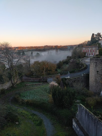 Les terrasses du thouet, Maison d'Hôtes à Parthenay
