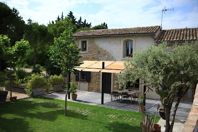 Maison Les Sablons, Location de Vacances à Sarrians