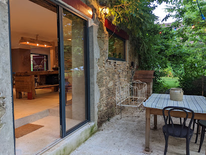 Gîte La Fontaine Du Prêtre, Location De Vacances à Saint-Sornin-Lavolps
