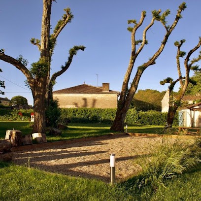 AUX ABRIS DES VENTS D'ANGES, Chambre d'Hôtes aux Artigues-de-Lussac