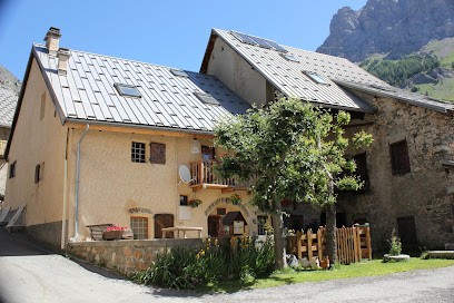 Chez Annie & Marcel .......hameau Du Lauzet .... Dans Les Hautes Alpes 05. Vallée De La Guisanne., Chambre d'Hôtes au Monêtier-les-Bains