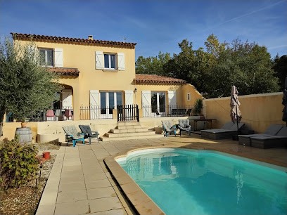 Chez tata chambre d'hôtes, Chambre d'Hôtes à Régusse