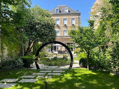 LA DEMEURE DES SACRES, Maison d'Hôtes à Reims