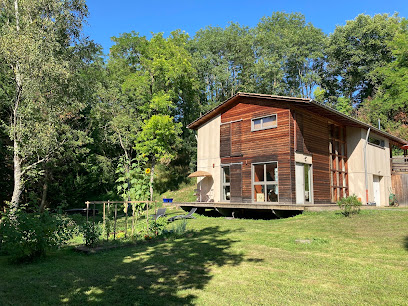 Une Chambre D'hôte Dans Les Bois Chambre D'hôtes à Pommiers
