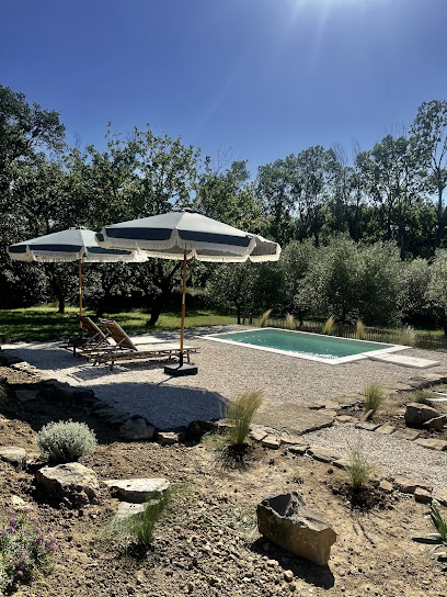 Mas Des Pierres - Guesthouse, Chambre D'hôtes à Saint-Césaire-de-Gauzignan