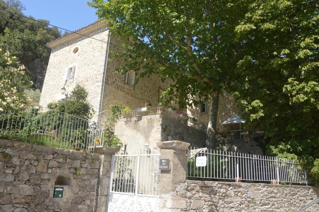 Domaine De La Carrière, Chambre d'Hôtes à Sumène