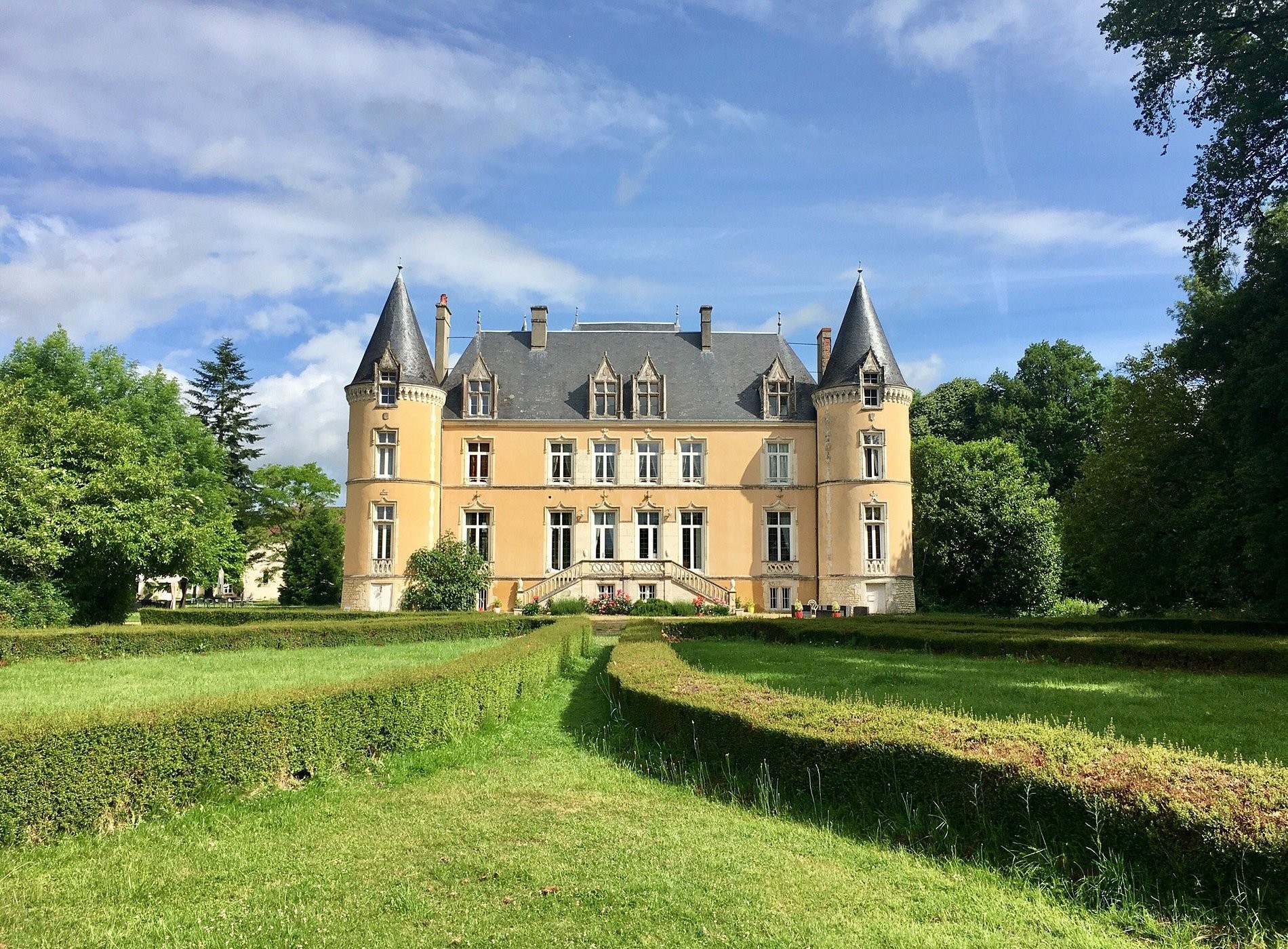 Castle Blavou, Chambre d'Hôtes à Saint-Denis-sur-Huisne