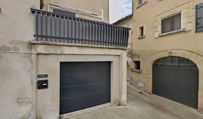 Gite la maison bleue Marcoule, Location de Vacances à Saint-Geniès-de-Comolas