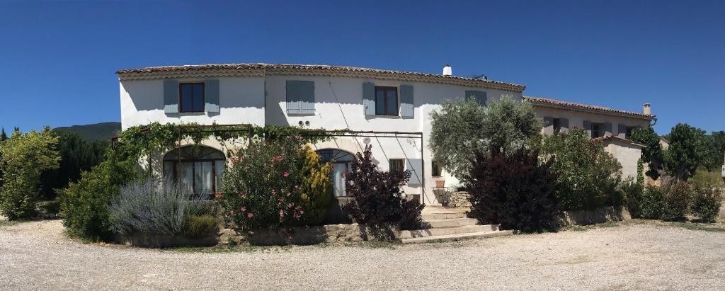 Bastide Campagne Canal, Maison d'Hôtes à Cucuron