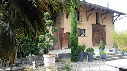 CHAMBRES D'HÔTES La Grange aux buis, Chambre d'Hôtes à Sérézin-de-la-Tour