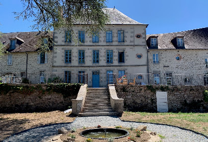 La Maison Du Cèdre, Chambre D'hôtes à Bénévent-l'Abbaye