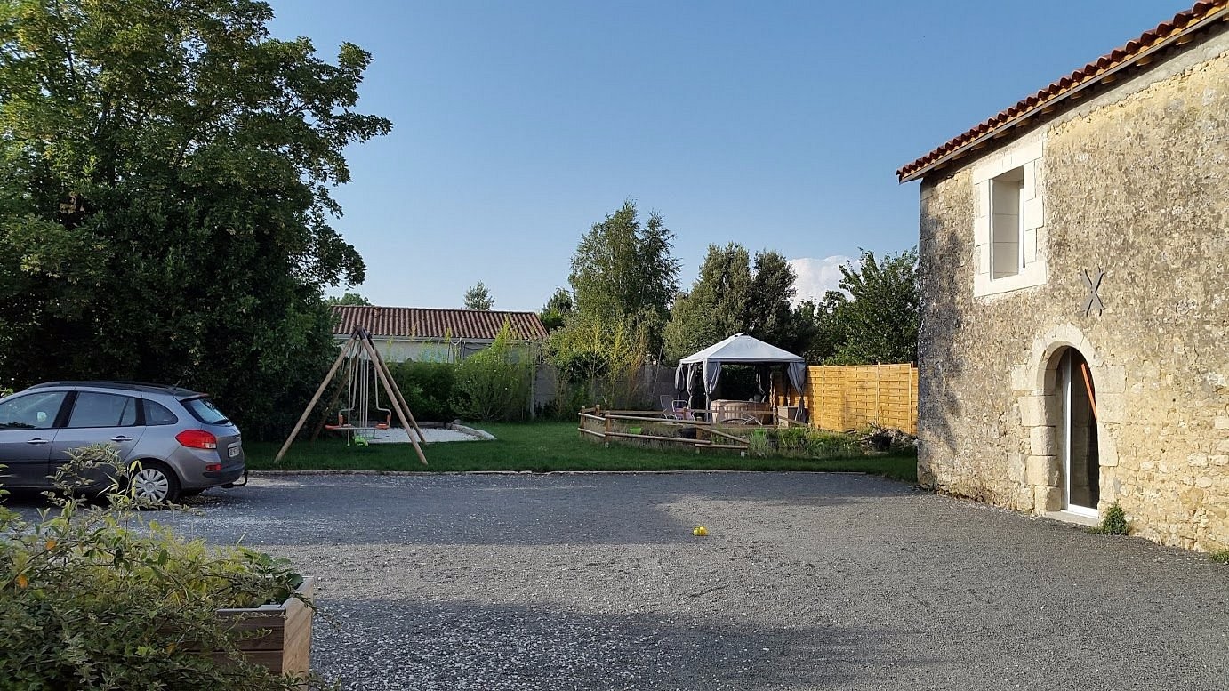 Le Clos Gémozac, Chambre d'Hôtes à Gémozac