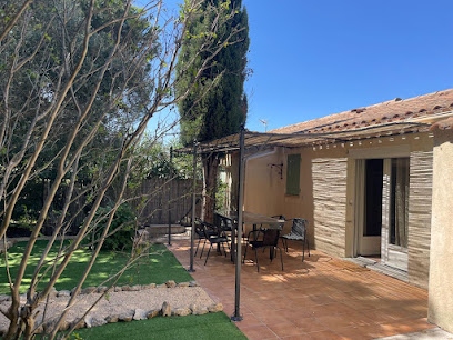 Mazet Provençal, Location De Vacances à Eyguières