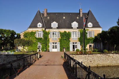 Chambres d'hôtes et Gîtes au Chateau de Bezonnais, Chambre d'Hôtes à Écommoy