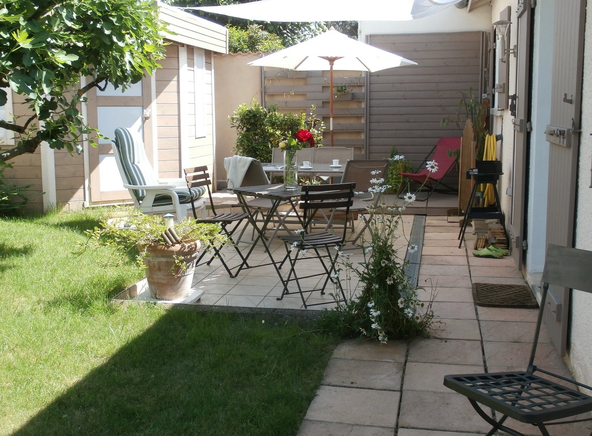 AURORE VILLA Chambres et Tables d'Hôtes LYON EST, Chambre d'Hôtes à Décines-Charpieu