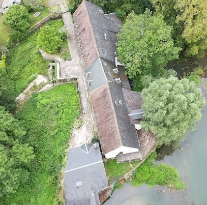Le Moulin De Crécy, Location de Vacances à Mehun-sur-Yèvre