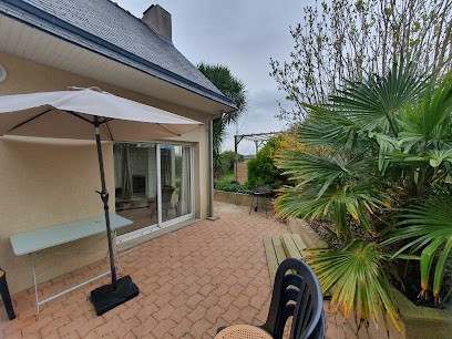 Villa Côtière, Location de Vacances à Plounévez-Lochrist
