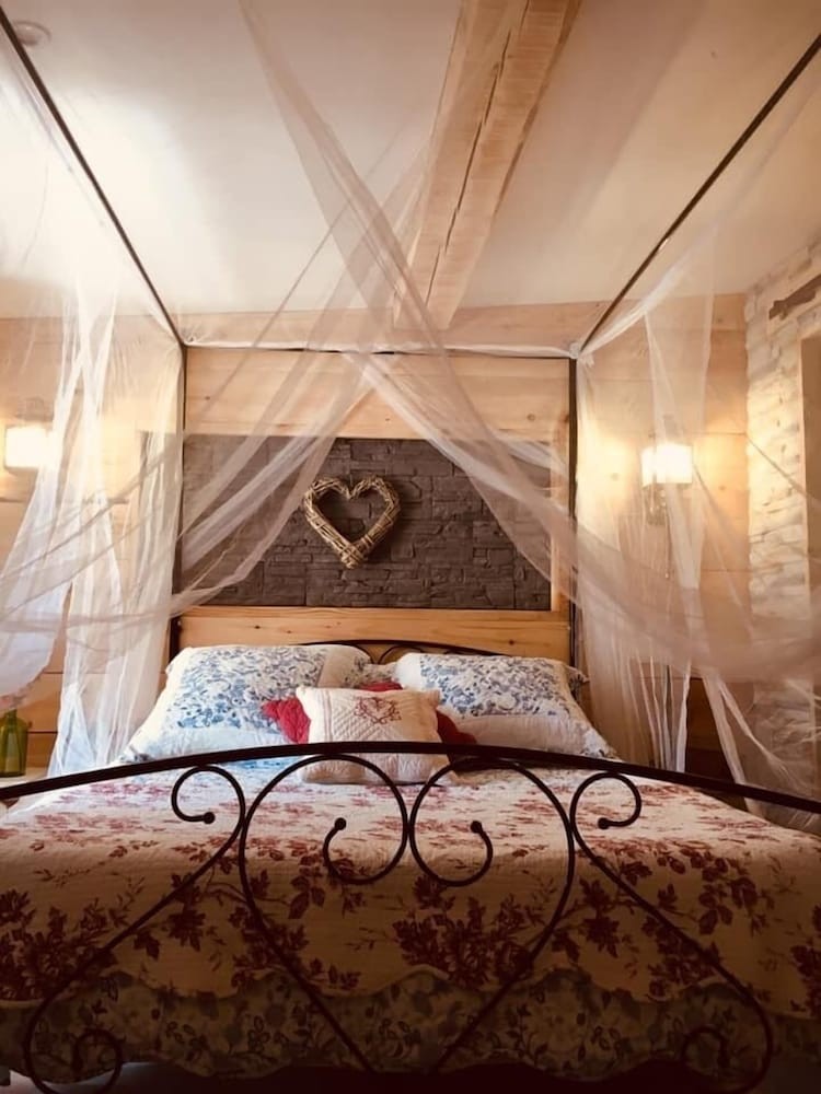 La suite inoubliable Avec jacuzzi, Maison d'Hôtes à Barjols