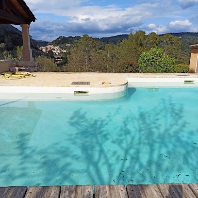 B&B Naturiste chez Helmut / Chambre dans villa avec piscine / 70€ la nuit / 50% pour jeunes voyageurs / Aprem piscine 20€, Chambre d'Hôtes à Méounes-lès-Montrieux