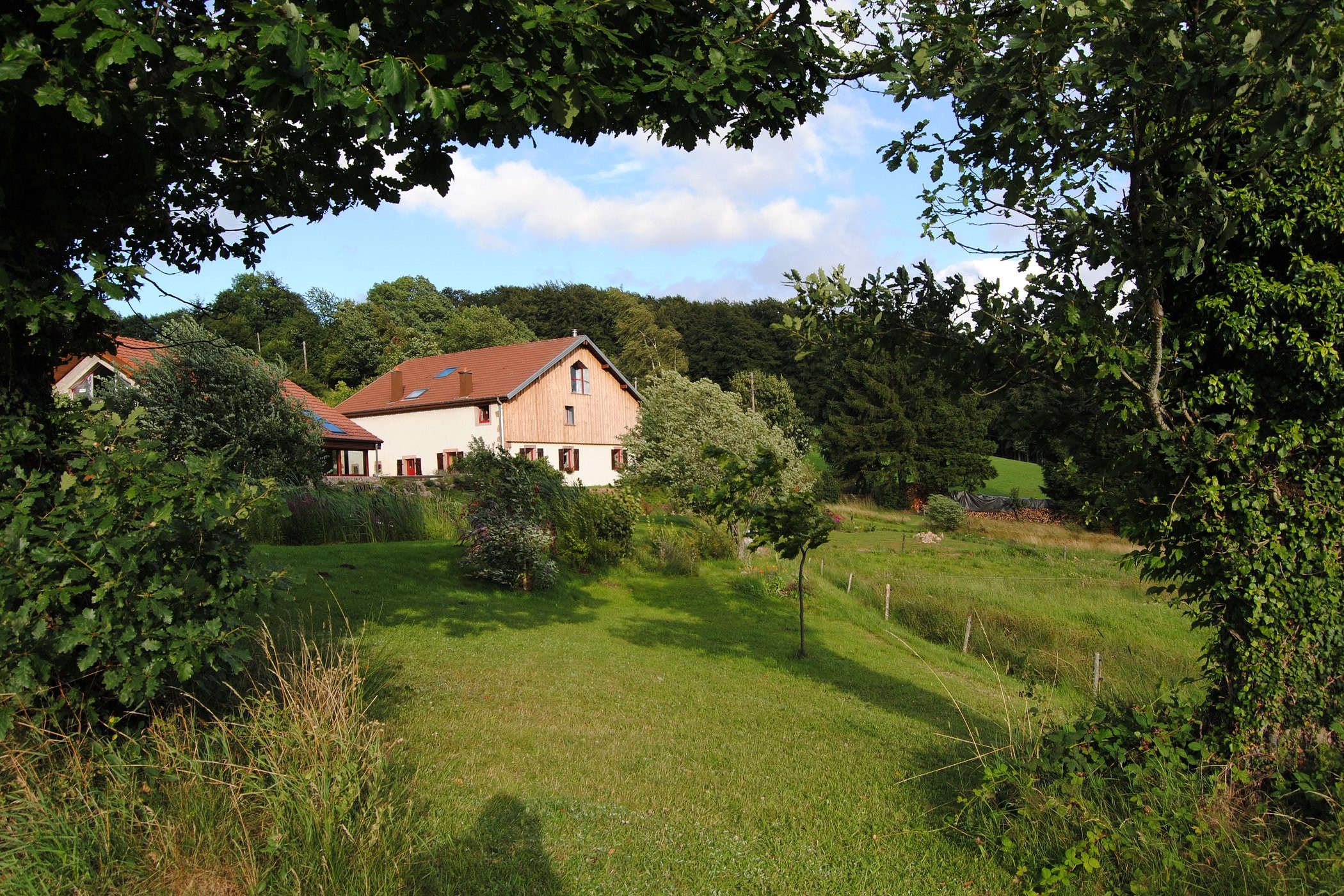 LA COLLINE AUX LOUPS Chambres et table d'hôtes de charme & SPA Bed and Breakfast-Vosges Gérardmer, Maison d'Hôtes à Laveline-du-Houx