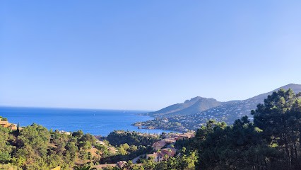 Appartement Vue Mer Et Montagne Chez Valou Et Pascal, Location de Vacances à Théoule-sur-Mer
