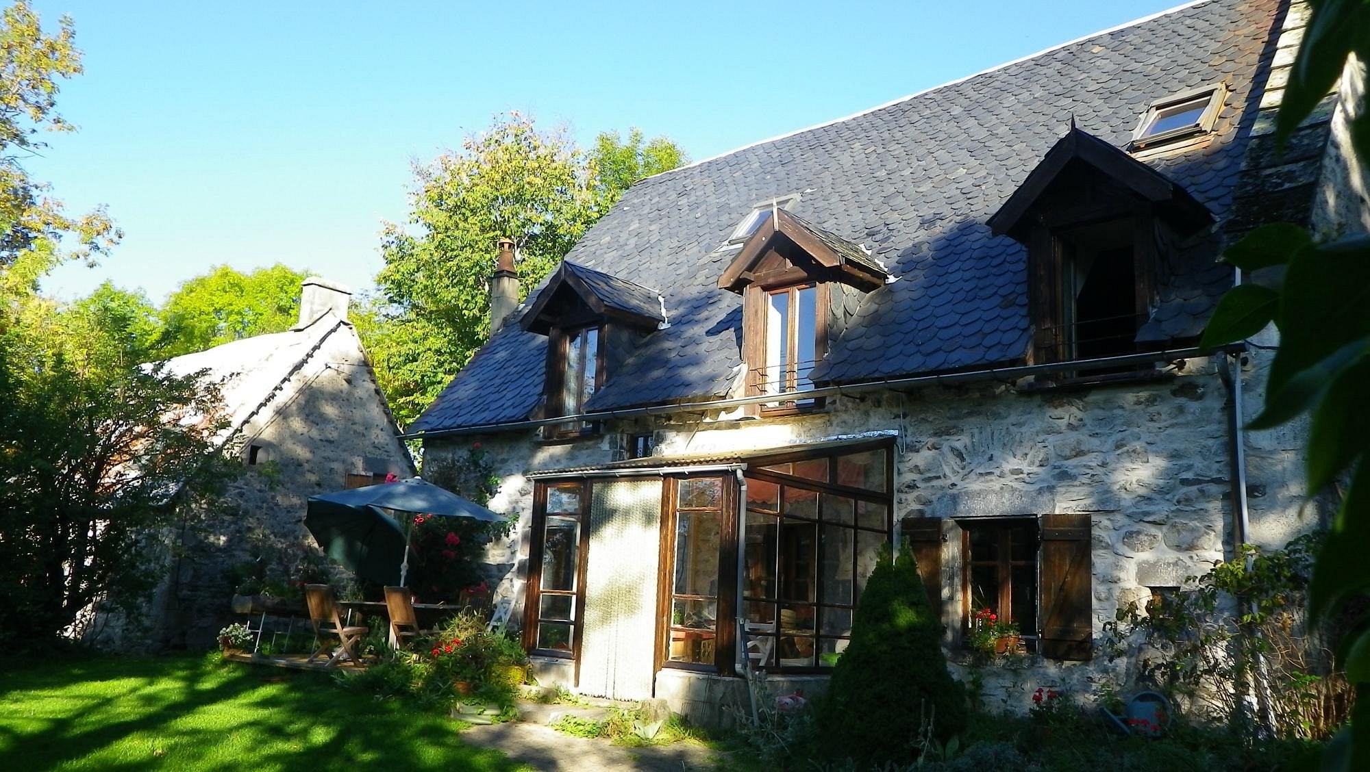 Chambre et table d'hôtes La Burande, Chambre d'Hôtes à La Tour-d'Auvergne