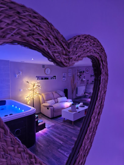 Spa Au Plaisir Des Bulles Suite Romantique Avec Jacuzzi Privé, Chambre D'hôtes à Westrehem