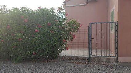 La Maison Là-Bas, Maison d'Hôtes à Saint-Laurent-d'Aigouze