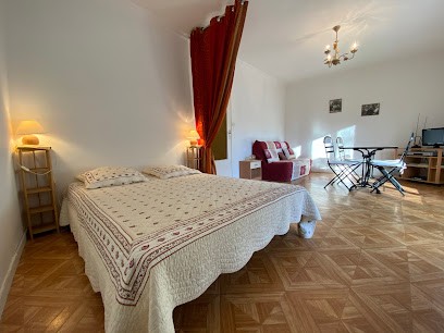 Meublé De Tourisme - EIRA, Location de Vacances à Vals-les-Bains