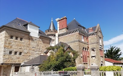 Colonie Des Courlis De Saint Enogat Castel Saint François, Chambre d'Hôtes à Dinard
