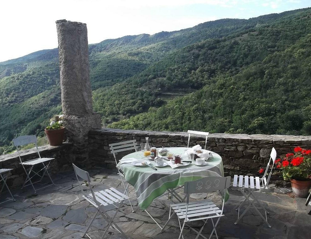 Château Du Poujol - Chambres Et Table D'hôtes, Chambre D'hôtes à Bassurels