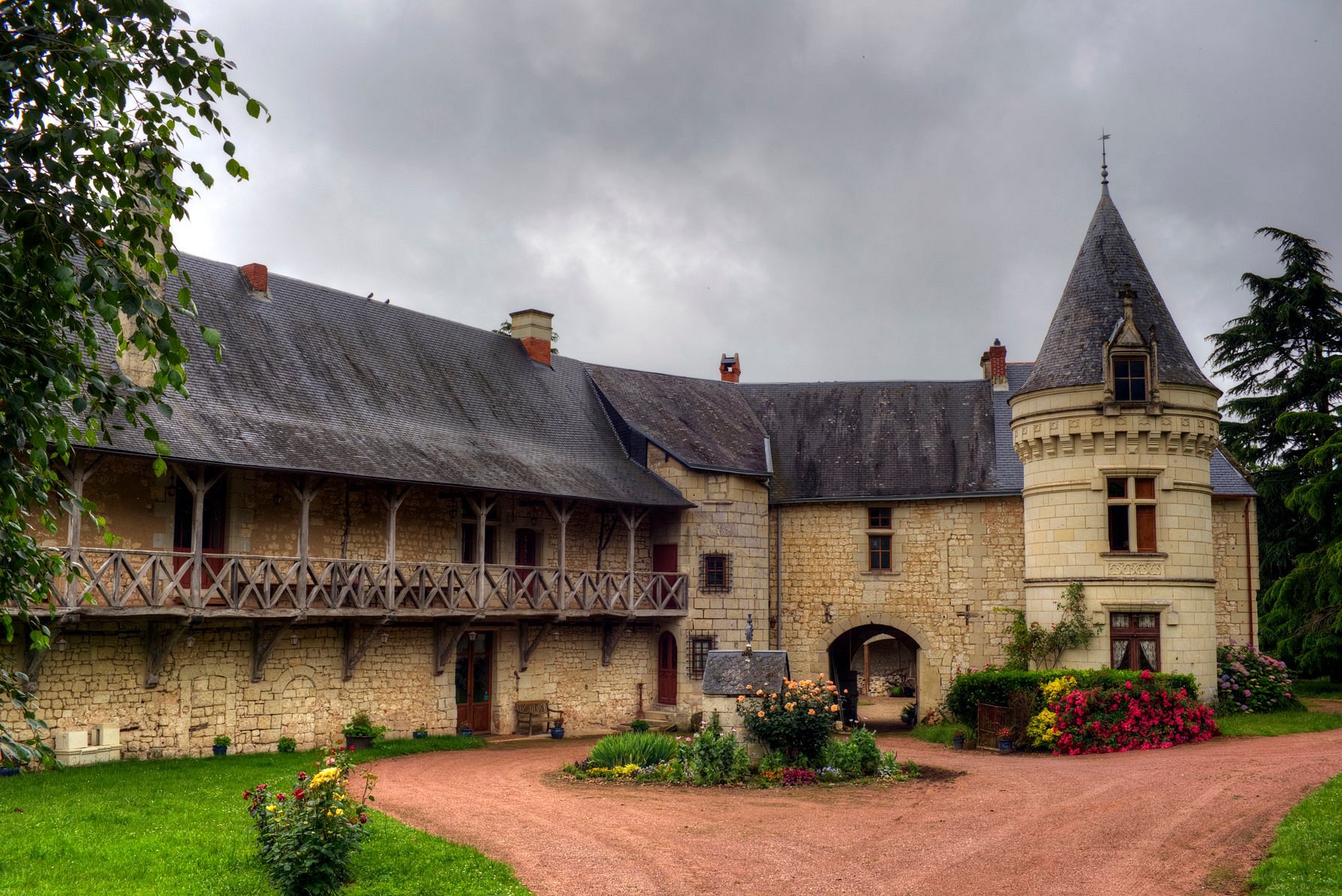 Château De La Roche Martel, Chambre D'hôtes à Roiffé