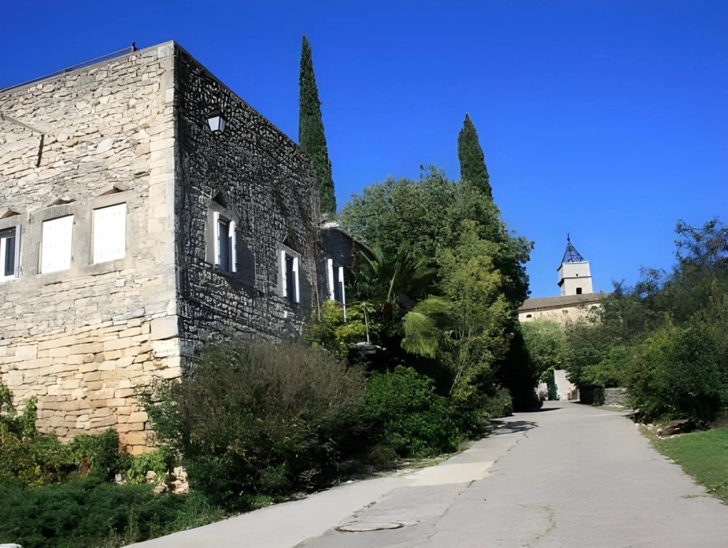 Villa Thébaïde Chambres D'hôtes Et Gîte, Chambre d'Hôtes à Laudun-l'Ardoise
