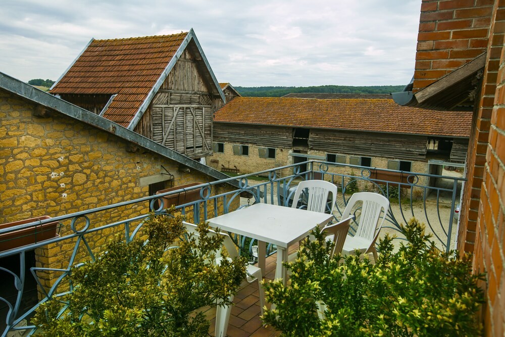 Domaine de Montflix, Chambre d'Hôtes à Grandpré