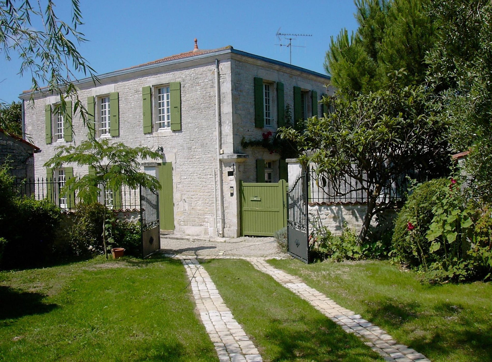 Les Jardins Saint-Léonard, Chambre d'Hôtes à Thairé