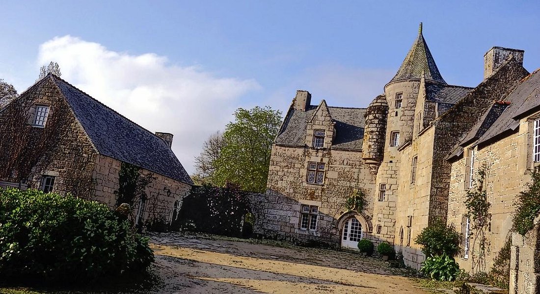 Manoir De Kerguereon Chambre D'hôtes à Ploubezre