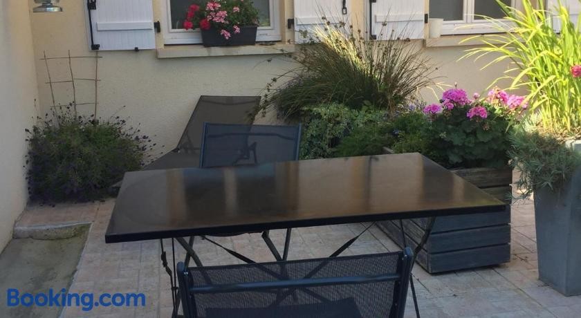 Les Charmilles, Chambre d'Hôtes à Quettehou