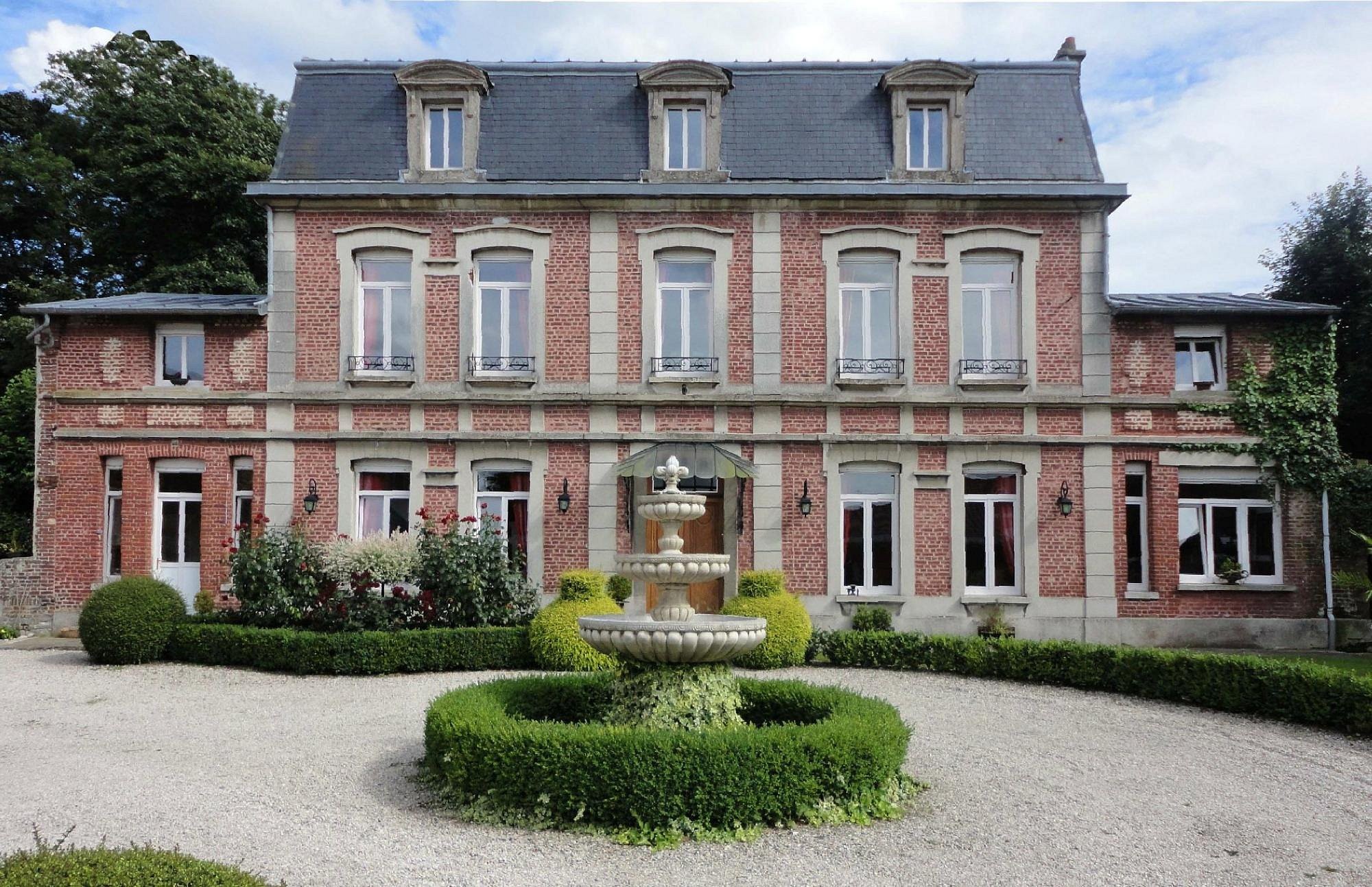 Manoir le Louis XXI, Chambre d'Hôtes à Masnières