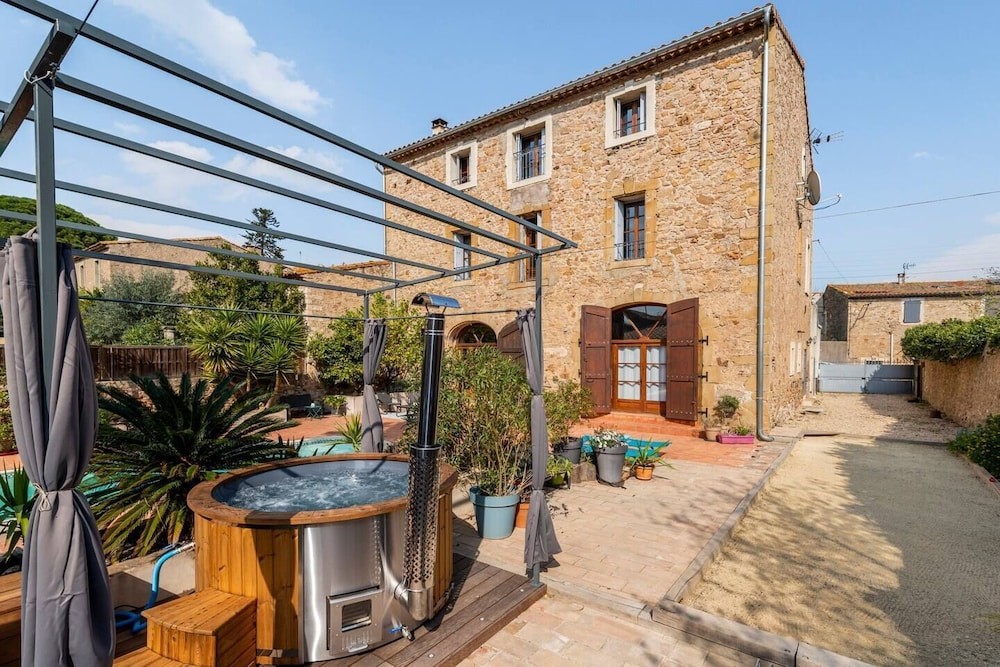 Maison Dix - Chambre d'Hotes, Chambre d'Hôtes à Neffiès