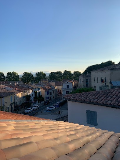 L'envoûtement Provençal Jacuzzi Et SPA, Location de Vacances à Orgon