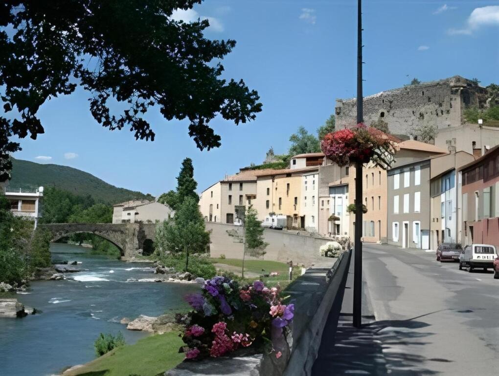 Les Eaux Tranquilles, Chambre d'Hôtes à Belvianes-et-Cavirac