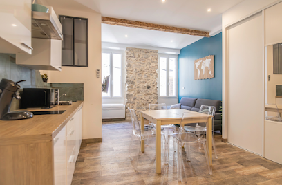 Ragnar House B&B, Location De Vacances à Antibes