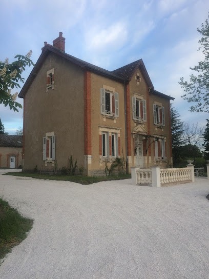 Le manoir de la Source, Chambre d'Hôtes à Cronat