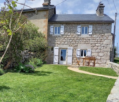 Gite La Maison de Leon, Location de Vacances à Saint-Denis-en-Margeride