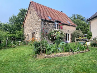 La Ruche - Gîte - Chambre Et Table D'hôtes - Balades Avec ânes, Chambre d'Hôtes à Mauriac