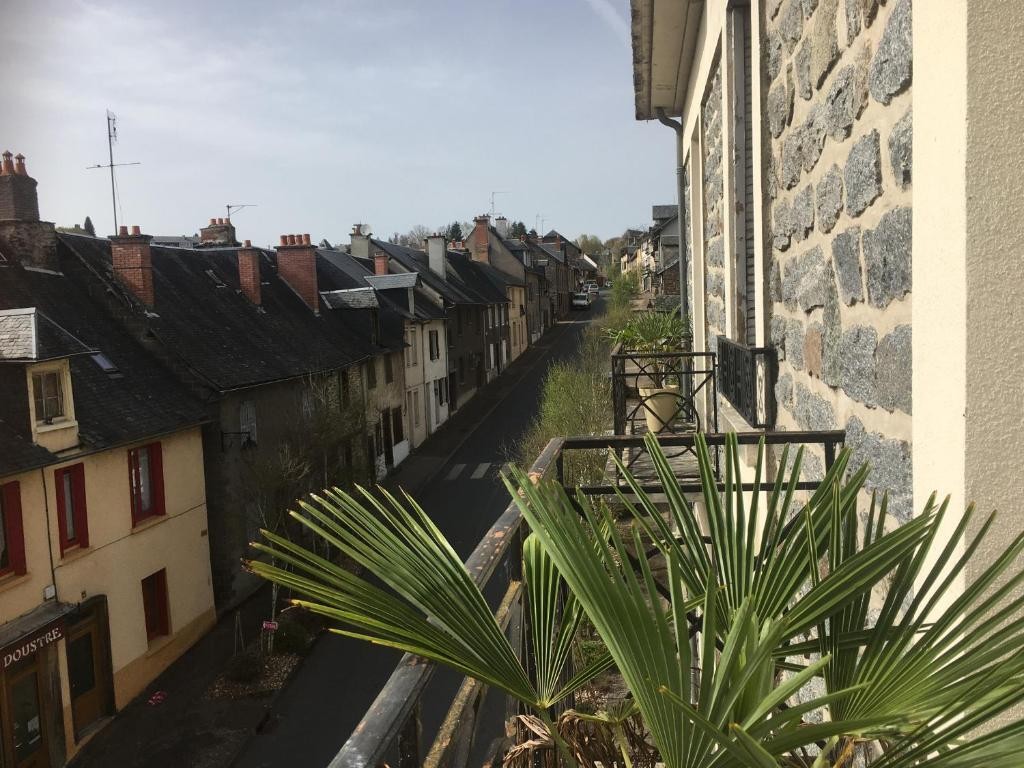 Les Roches Bleues, Chambre d'Hôtes à Uzerche
